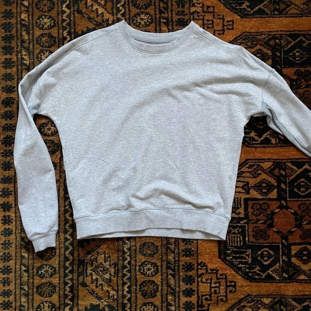 Under Armour small sweatshirt